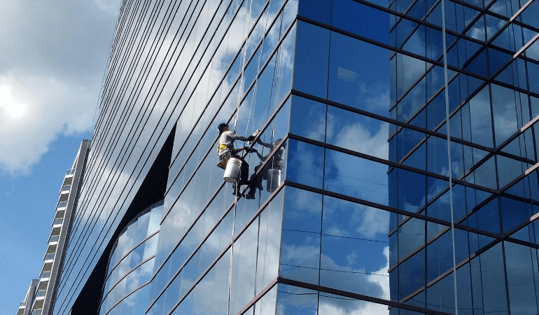 Dış Cephe Cam Temizliği